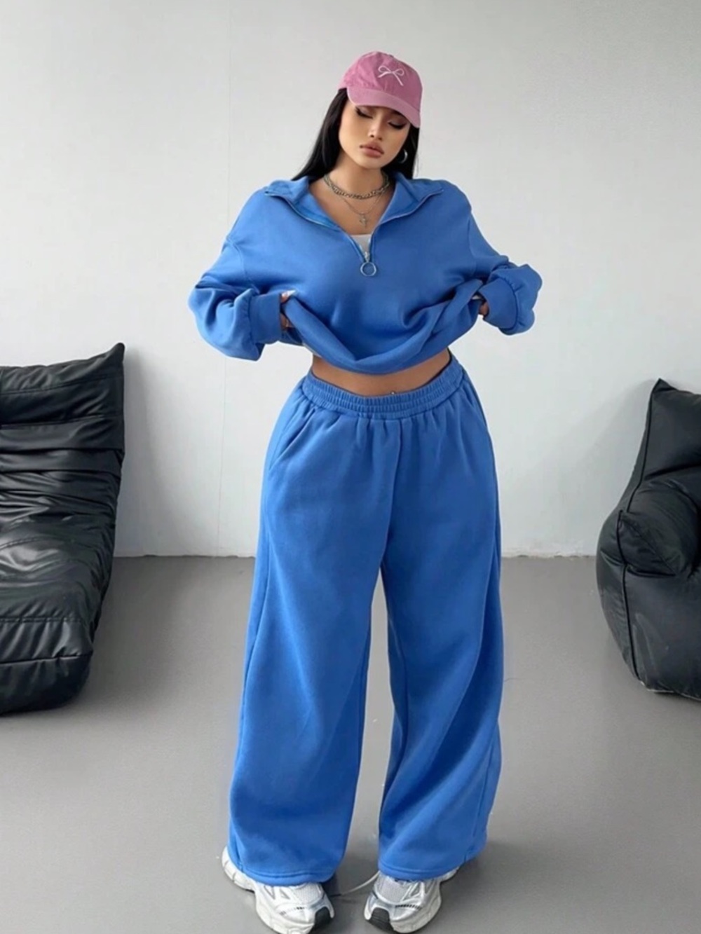 Cozy Wide-Leg Sweatpants Set in Electric Blue